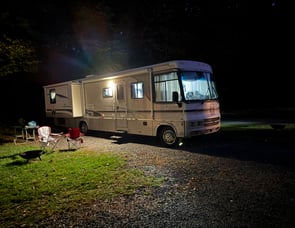 Winnebago Adventurer 35Z