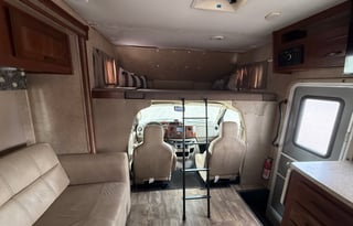 2016 Forester 3011DS/sleeps 8
