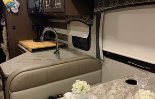 Unlimited Miles! Sleeps 12 - Bunk House  -5 TVs!