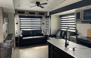 2022 Cherokee Arctic Wolf Suite 3660