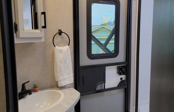 Bathroom has its own door that leads outside!!