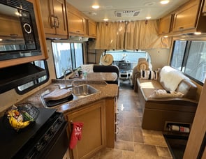 Thor Motor Coach Four Winds 26B