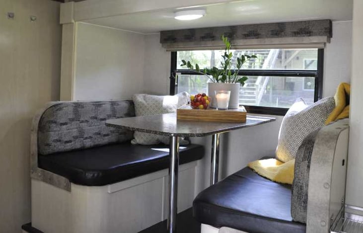 Dinette - Seat 4