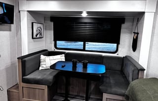Desert Rent A Hive –2026 Clean Jayco w/ Bunks