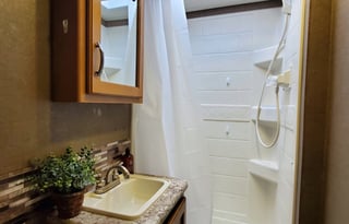 Thor Motor Coach Four Winds 24 Ft.- EARLY PICK UP