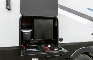 Cherokee Arctic Wolf | Large Luxurious 5th Wheel