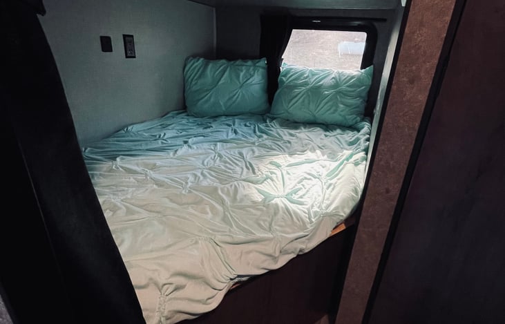 Double bunk - Bottom - outlet and USB outlet