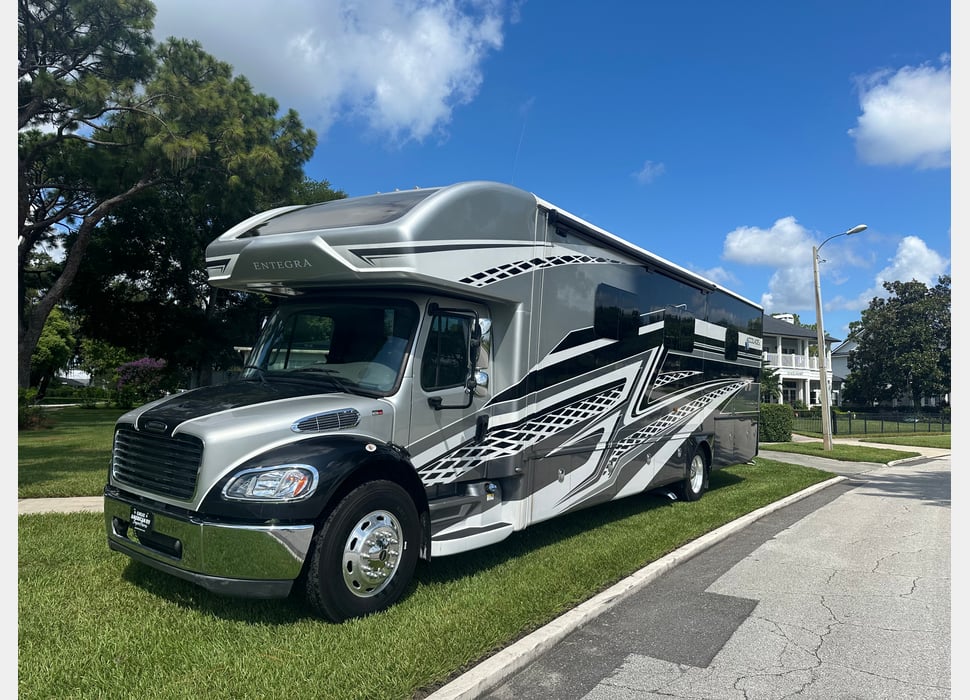 Class C Motor Home rentals in Tavares