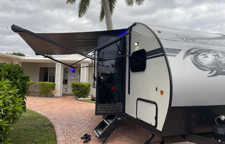 Clients from Montreal via Nextdoor - 14-day stationary accommodation - Pompano Beach