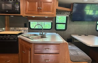 Winnebago-Superior Ride-Deluxe Living-Family Fun