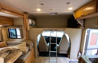 Very Clean! 2017 THOR Four Winds 24 ft. Good Size.