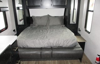 2022 27' Forest River Grey Wolf 22MKSE