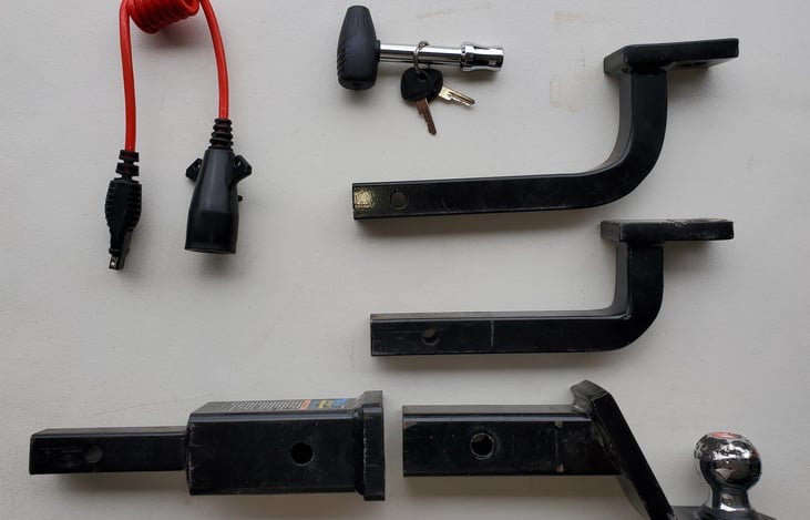 available to use at no charge: 1-1/4" hitch two heights, 1-1/4" to 2" hitch adapter, 2" hitch with 2" ball, 7-pin to flat 4-pin wiring adapter, locking hitch pin