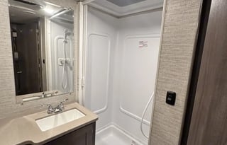 Spacious Minnie Winnie 31H – Perfect for Families