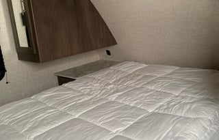 Family RV with bunk beds, queen bed, and more!