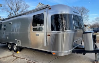 2021 Airstream Globetrotter 27FB - The LainnaBelle
