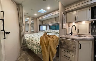 2022 Thor Motor Coach Chateau 27R