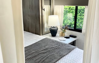 Luxurious, cozy glamper, outdoor kitchen + more!