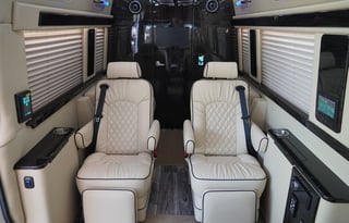 LUXURY 10 passengers VAN w TV, Kitchenette, Toilet