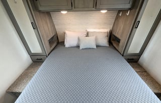 Outback | Large & Luxurious w/ Bunkhouse Sleeps 10