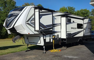 2018 Grand Design 395m Pet Friendly RV Rental