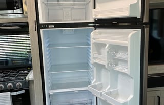 NEW 2022 - SLEEPS 10 - EASY TOWING - JUST BRING YOUR GROCERIES - DELIVERY & SETUP AVAILABLE