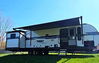 Fireside RV's FR Salem Platinum 31KQBTS Bunkhouse