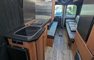 Roadtrek Zion lithium batteries & option Starlink