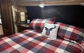 Open and Spacious 5th Wheel