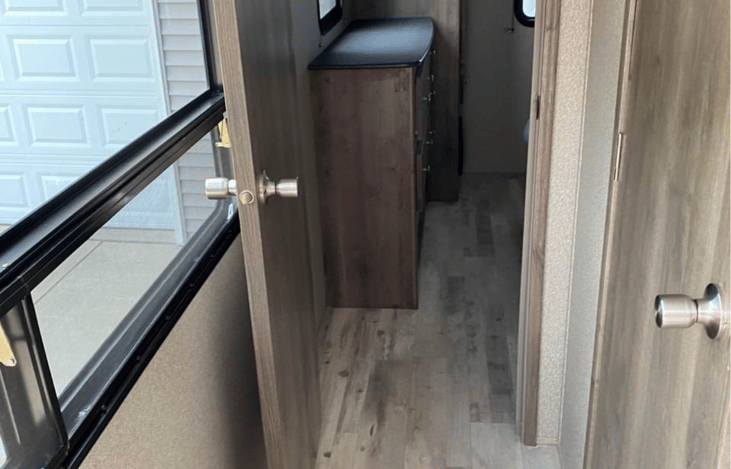 Bedroom and bathroom entrance/hallway