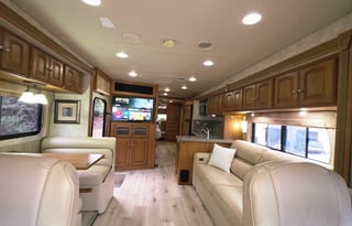 Winnebago:King Bed • FREE WiFi • Solar