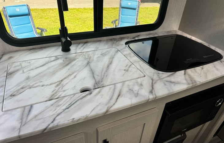 Sink and stove covers increase usable counter space