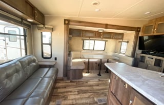 Cozy Little 5th Wheel