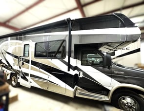 Coachmen RV Leprechaun 260DS Ford 450