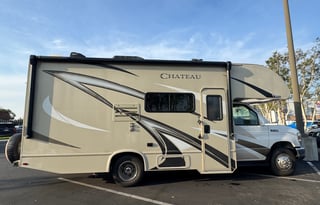 2019 Thor Chateau 22B • Low Miles • Dual Cameras