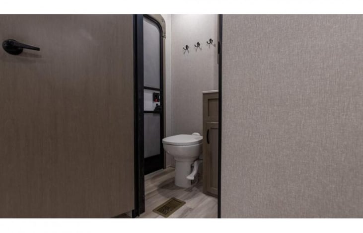 Second bathroom with independent entrance