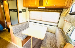 Super Clean CLASS C - Turn Key w/Essentials 24ft