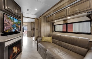 North Cascades Bounder | Luxury | Spacious | Vegas
