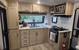 Bear Hug Retreat - Your comfy home away from home!