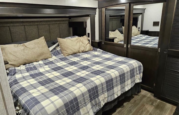 King size main bed room with 2 closets