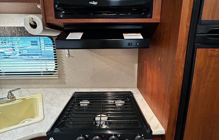 Stove, Microwave, and Sink