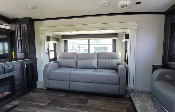 Queen pull out couch.