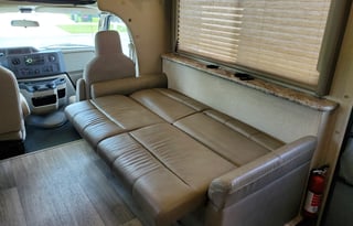 Pet & Family Friendly 2018 Thor Four Winds