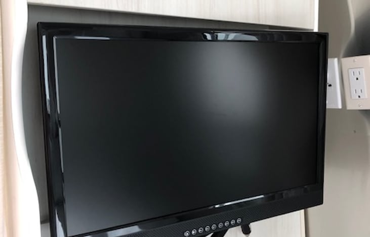 Tv with DVD player/ remote
