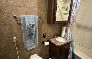 Huge 5th Wheel–2 Full Baths–Great for Kids!