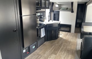 2021 Cherokee Grey Wolf- FREE DELIVERY TO CG LAKE