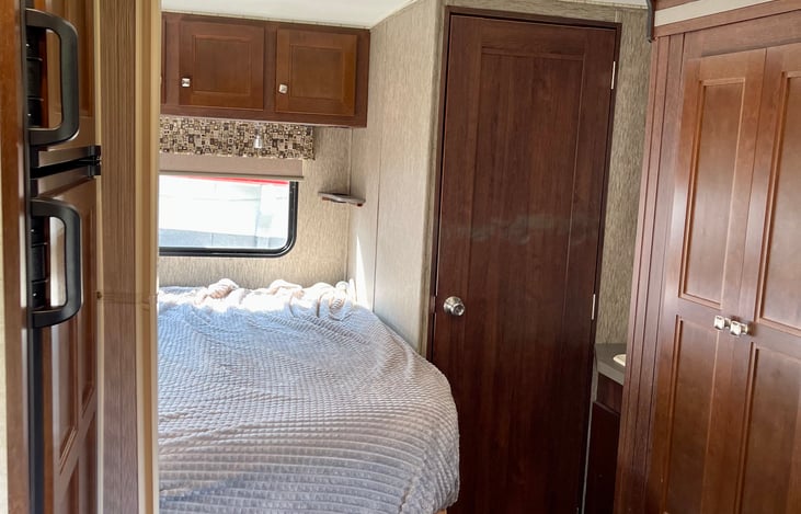 Master bedroom area, with privacy screen.