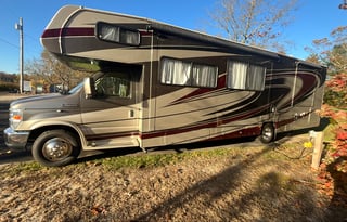 Fini’s Cozy Camper Rental