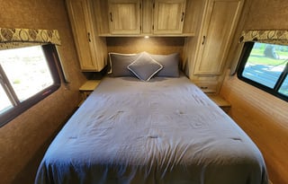 Coachmen, Sleeps 8, Queen Bed in Primary!