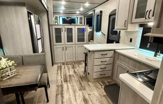 2022 Montana High Country 377FL (BRFL 1811)